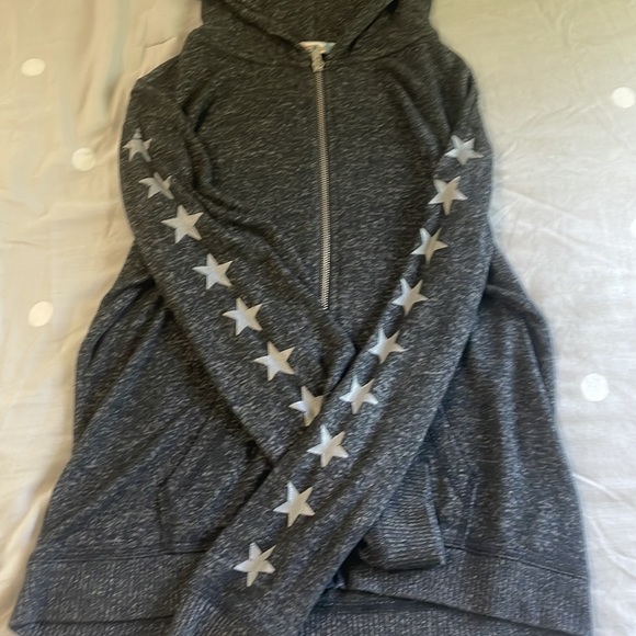 Super cute and comfy zip up. Preppy and jappy. Wear on stars displayed. - Picture 4 of 8